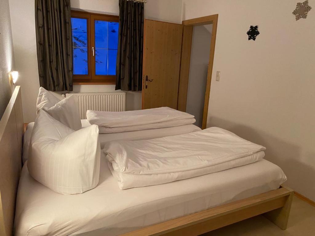 Appartments Krone Bichlbach Szoba fotó
