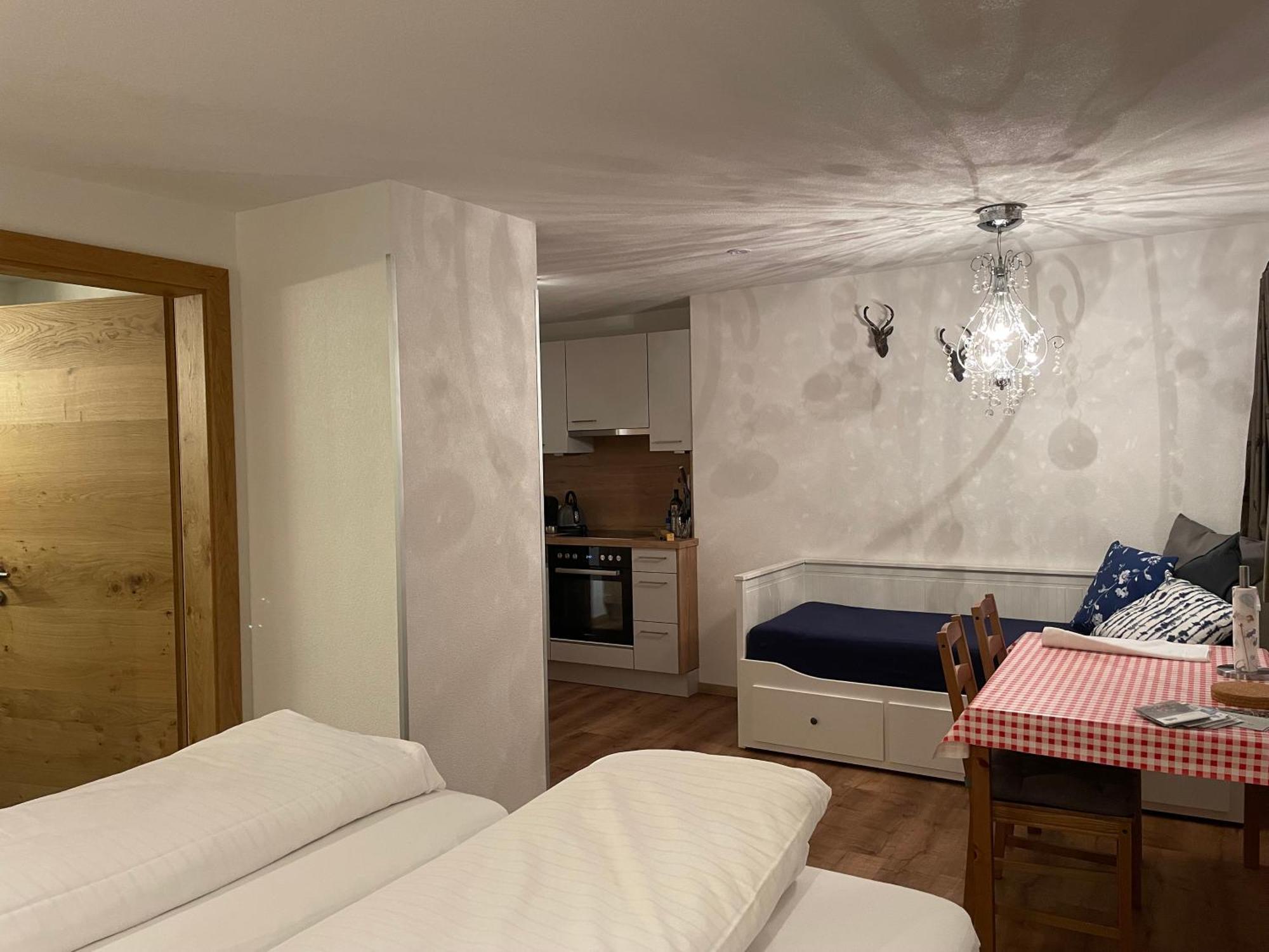 Appartments Krone Bichlbach Szoba fotó